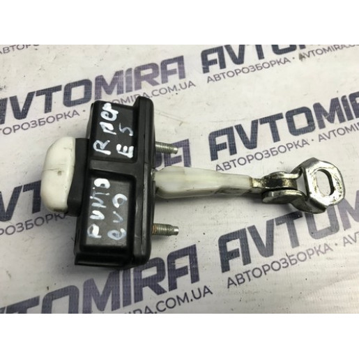 Обмежувач дверей передніх правих Fiat Punto 2005-2018 51961551